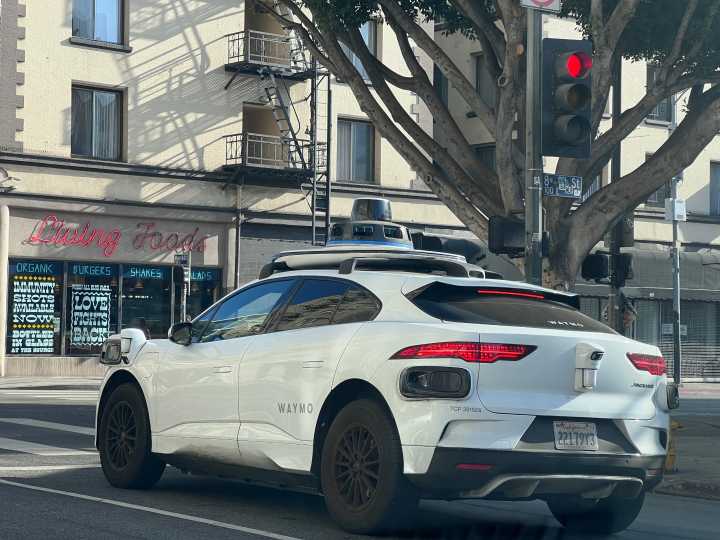 Driverless Waymo vehicles expand to L.A. freeways