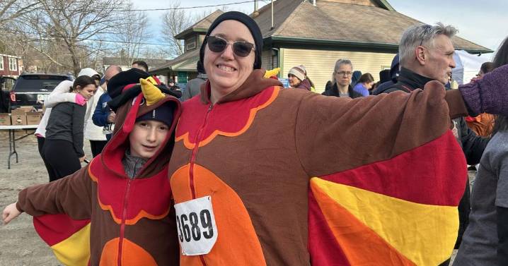 Runners turn out for Derry's annual Turkey Trot
