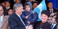 La historia detrás de la foto de Néstor Kirchner y su ahijado presidencial, 20 años después: “No quiero dar lástima, necesito ayuda”