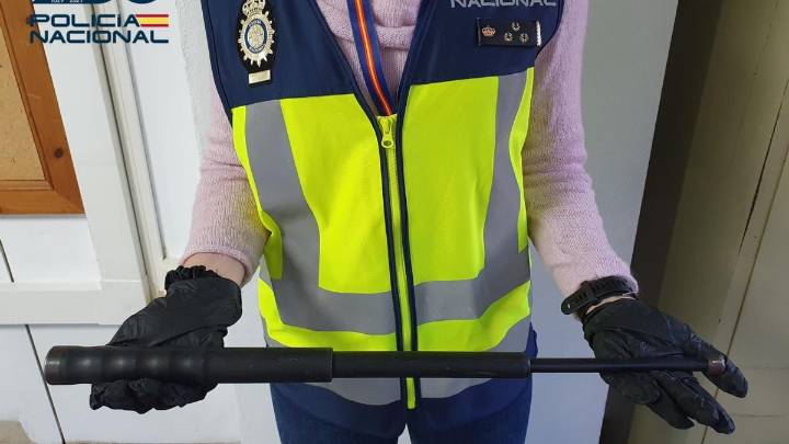 Detenido en Palma por golpear a un hombre con una porra y arrancarle el lóbulo de la oreja de un mordisco