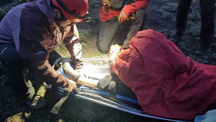 Rescataron a una turista que se accidentó practicando senderismo en el Parque Nacional Lanín