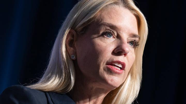 Pam Bondi condena el ataque a la oficina de la fiscal Alina Habba y asegura que el agresor será detenido