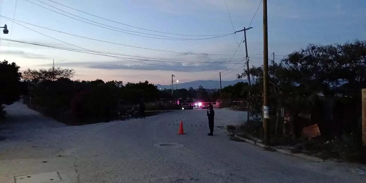 Continúa el río de sangre en Miahuatlán: asesinan a un hombre en la colonia 20 de Noviembre