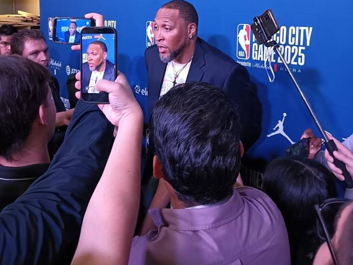 Shawn Marion se enamora del Día de Muertos durante su visita con la NBA a México