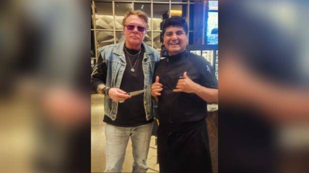 Chef peruano pierde su trabajo por foto con Axl Rose: la imagen que le costó 10 años de carrera