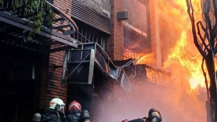 Explosión e incendio en Caballito por un escape de gas: impactantes imágenes