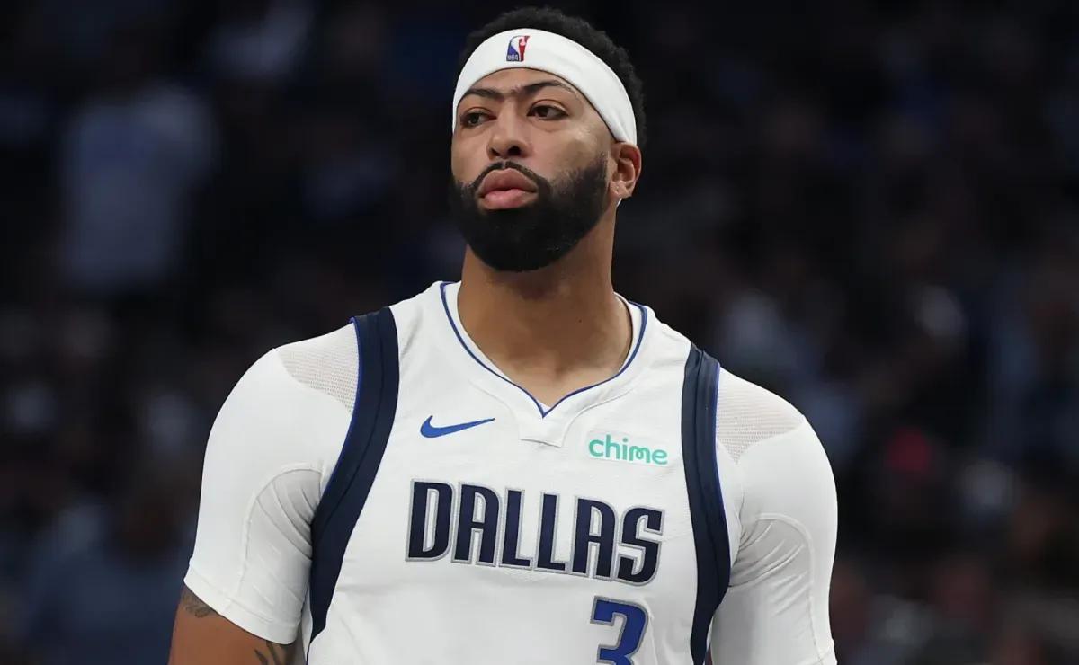 Is Anthony Davis playing tonight, November 8, for the Mavericks vs Wizards?