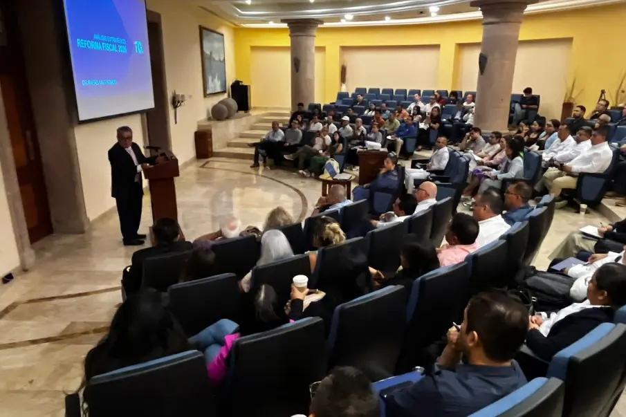 Canaco prepara a empresarios de Los Cabos ante retos fiscales de 2026