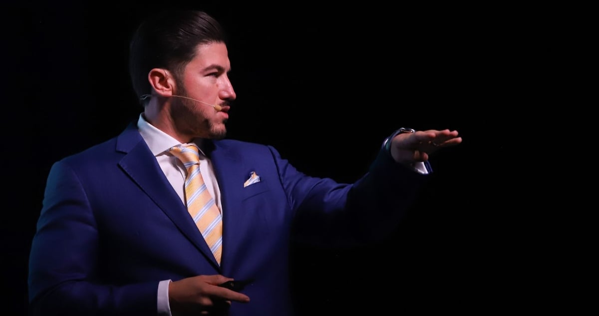 Samuel García presume inversión millonaria; empresa lo desmiente