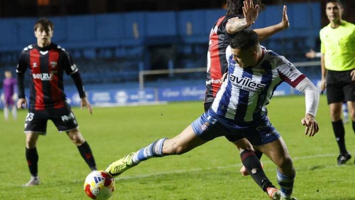 El Avilés, ante un final de año lleno de "gallitos": esto es lo que le espera al conjunto blanquiazul (con tres partidos ante candidatos al ascenso)