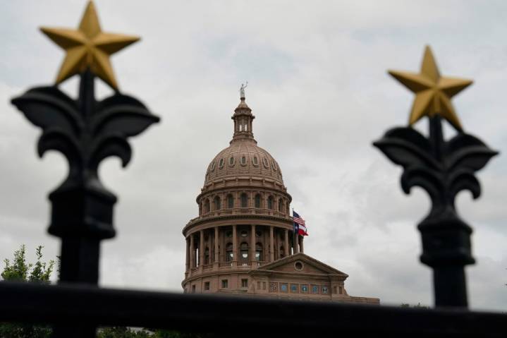 Federal judges block Texas from using its new US House map in the 2026 midterms