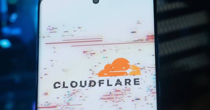 De ChatGPT a Moody’s: ¿Qué páginas, chatbots y redes se ‘cayeron’ por falla global de Cloudflare?