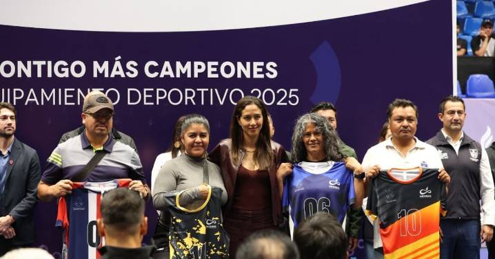 Uniformes nuevos para más de 12 mil deportistas queretanos