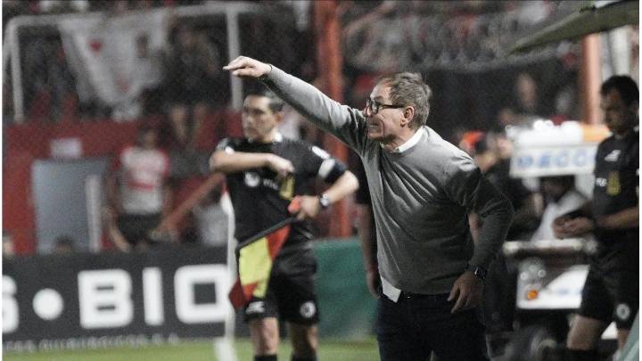 Holan, tajante en Rosario Central: "Me río de lo de Neymar y por otro lado me molesta"