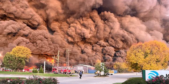 Residents describe flames, explosion of Louisville plane crash