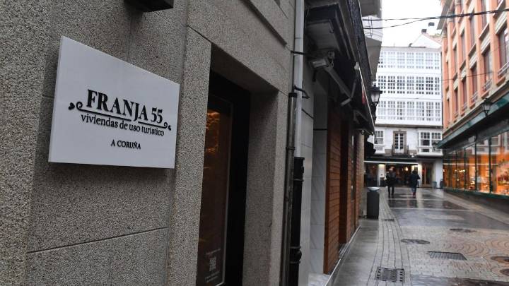 Más de la mitad de las solicitudes de regularización de viviendas turísticas analizadas por el Concello no cumplen la ordenanza