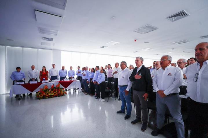 Gerente general de la Federacafé, Germán Bahamón, revalida compromisos con familias cultivadoras del Tolima ante peticiones de la gobernadora Adriana Matiz