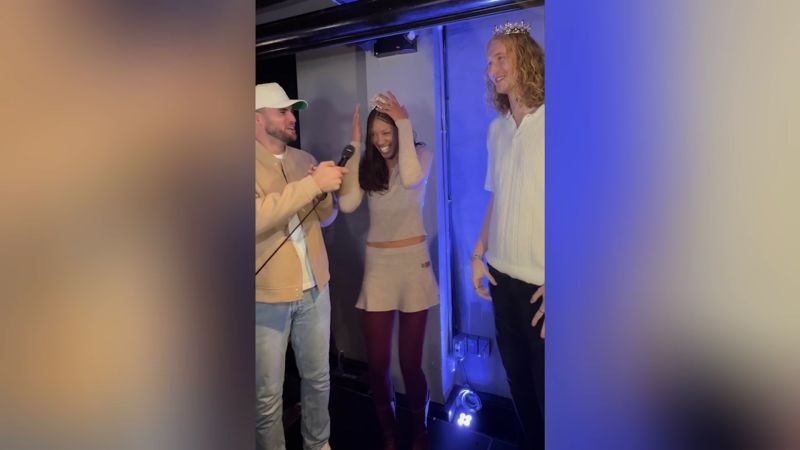 "Tall Tour": el evento en Nueva York donde el rey mide casi 2,24 metros y la reina 1,98