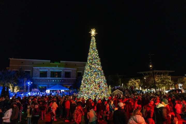 Weekend to-do list: holiday light displays, Small ...