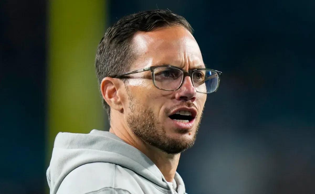 NFL News: Mike McDaniel made controversial decision that could have cost him his job as Dolphins head coach