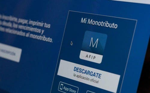 El Gobierno analiza eliminar el monotributo y bajar el piso del Impuesto a las Ganancias
