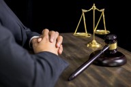 Juez busca acuerdo en demanda de derechos civiles por ‘Alligator Alcatraz’