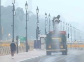 Delhi AQI improves slightly but still 'very poor'--Should you wear COVID mask?