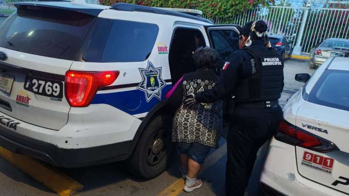 Rescatan a Adulta Mayor Caminando Desorientada en Vía Pública en Mexicali