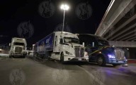 Galería: Bloquean decenas de camiones la carretera Panamericana