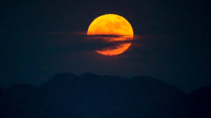 When to see the supermoon in November across California