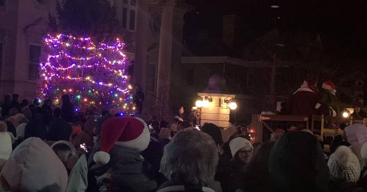 Light Up Somerset and parade draws a couple thousand to uptown Somerset