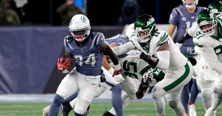 D’Ernest Johnson, Darius Harris revert to Patriots’ practice squad for final time