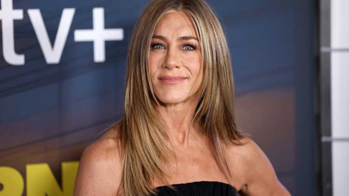 Jennifer Aniston's Living Room Art Is A Master Class In Design We Can All Learn From