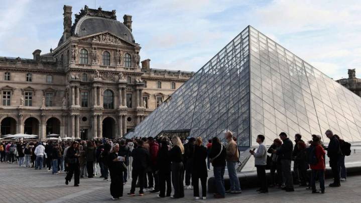 Un informe de 2018 había advertido del riesgo de acceso al balcón del Louvre por donde entraron los ladrones