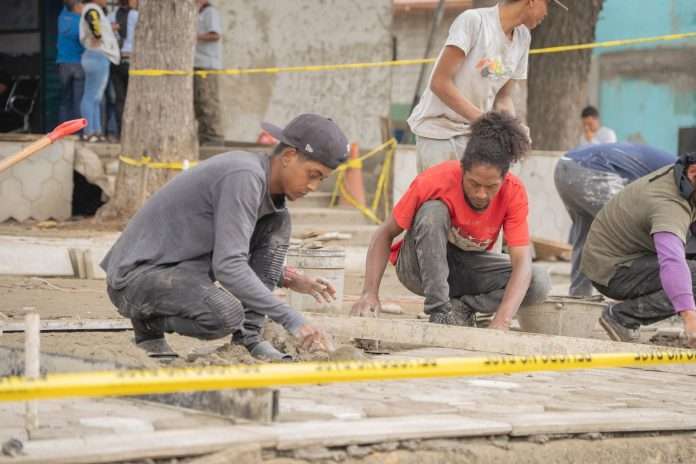 Alcaldía de Caracas construye vialidad en el Cementerio del Sur