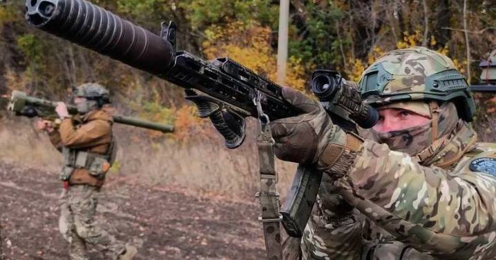 Ukraine troops pull back in southeast, Russia advances