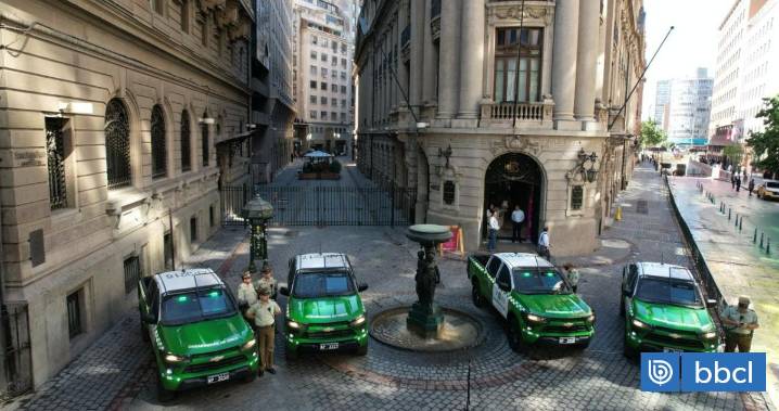 Para fortalecer la seguridad en la RM: Gobierno de Santiago entrega vehículos blindados a Carabineros