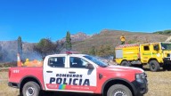 Villa Traful: controlaron un incendio forestal originado en un galpón y que avanzó hacia el bosque