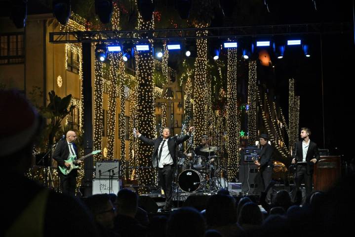 Mission Inn turns on the lights, kicks off Festival of Lights