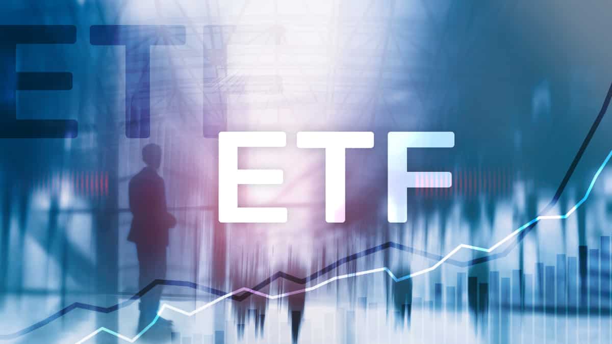 Silver prices to rebound to $52 in near term, ETFs outperform physical metal