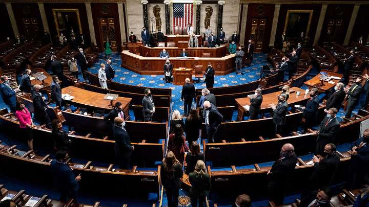 Oficina de Presupuestos del Congreso de EU reduce la estimación de ahorro arancelario en 1 bdd