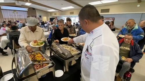 Club One Casino helps provide Thanksgiving meals for seniors