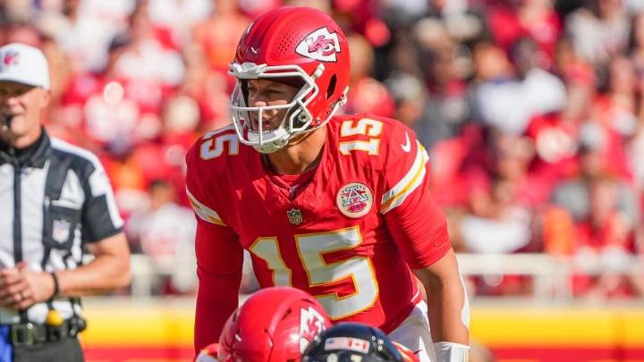 Model locks in Chiefs vs. Bills picks, score prediction, SGP for NFL Week 9