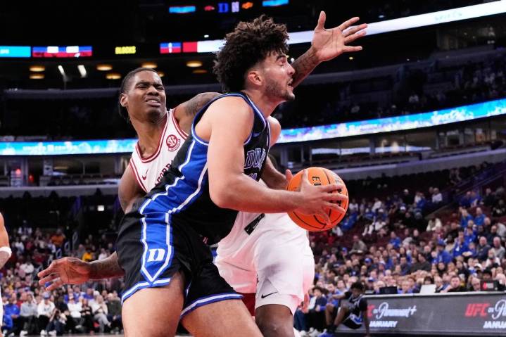 Cameron Boozer scores 35 in No. 4 Duke's win at United Center