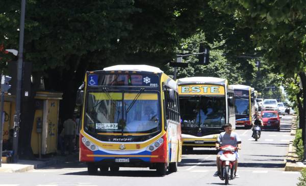 Los concejales vuelven a reunirse para tratar el pliego de Transporte