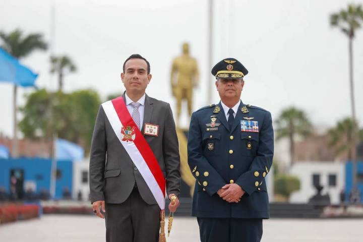 Presidente Jerí encabezó ceremonia de reconocimiento del nuevo comandante general FAP