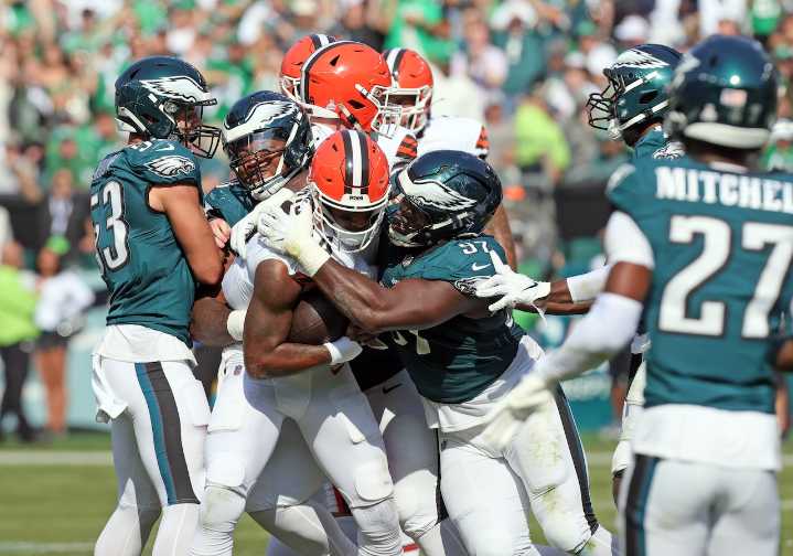 Who is Moro Ojomo? Eagles DT making name as NFL's breakout defender