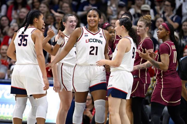 Azzi Fudd, Sarah Strong lead UConn women past Florida State