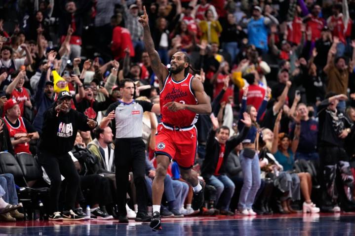 Clippers adapting to healthy Kawhi Leonard this season