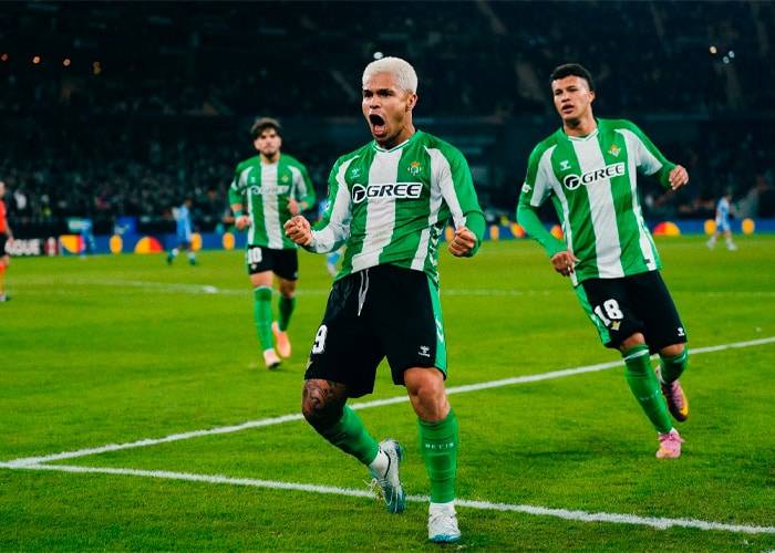 Gol del “Cucho” Hernández en victoria del Betis 2×1 al Utrecht en la Europa League